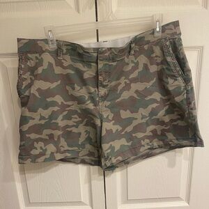 EUC Lane Bryant 18 Girlfriend Green and Tan Camouflage Chino Shorts